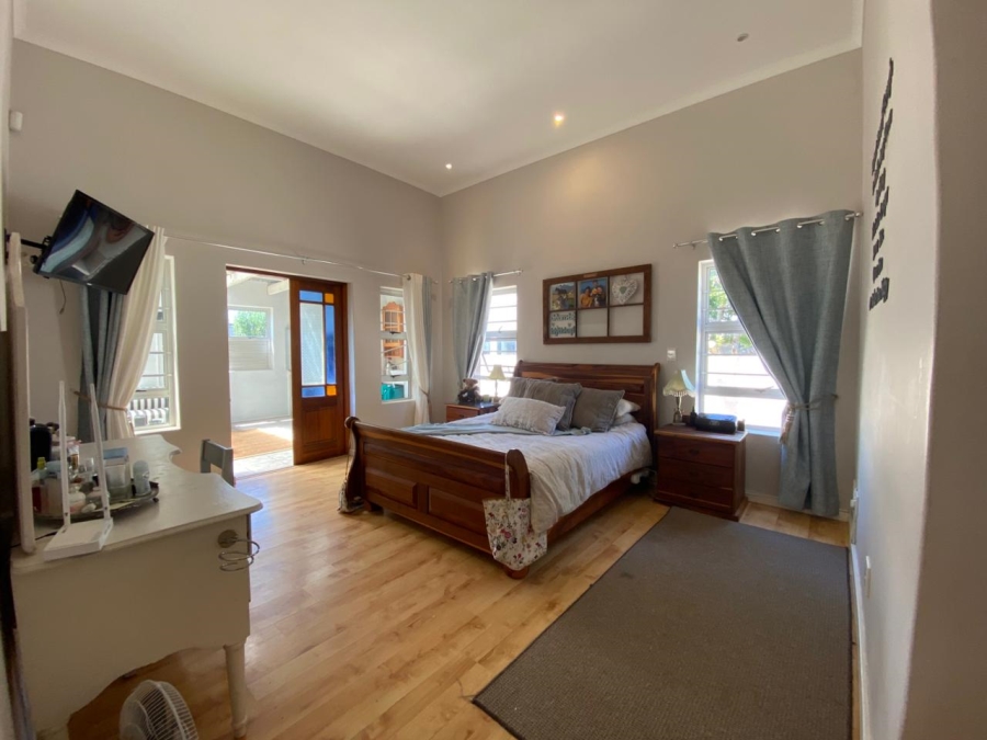 3 Bedroom Property for Sale in Sandbaai Western Cape